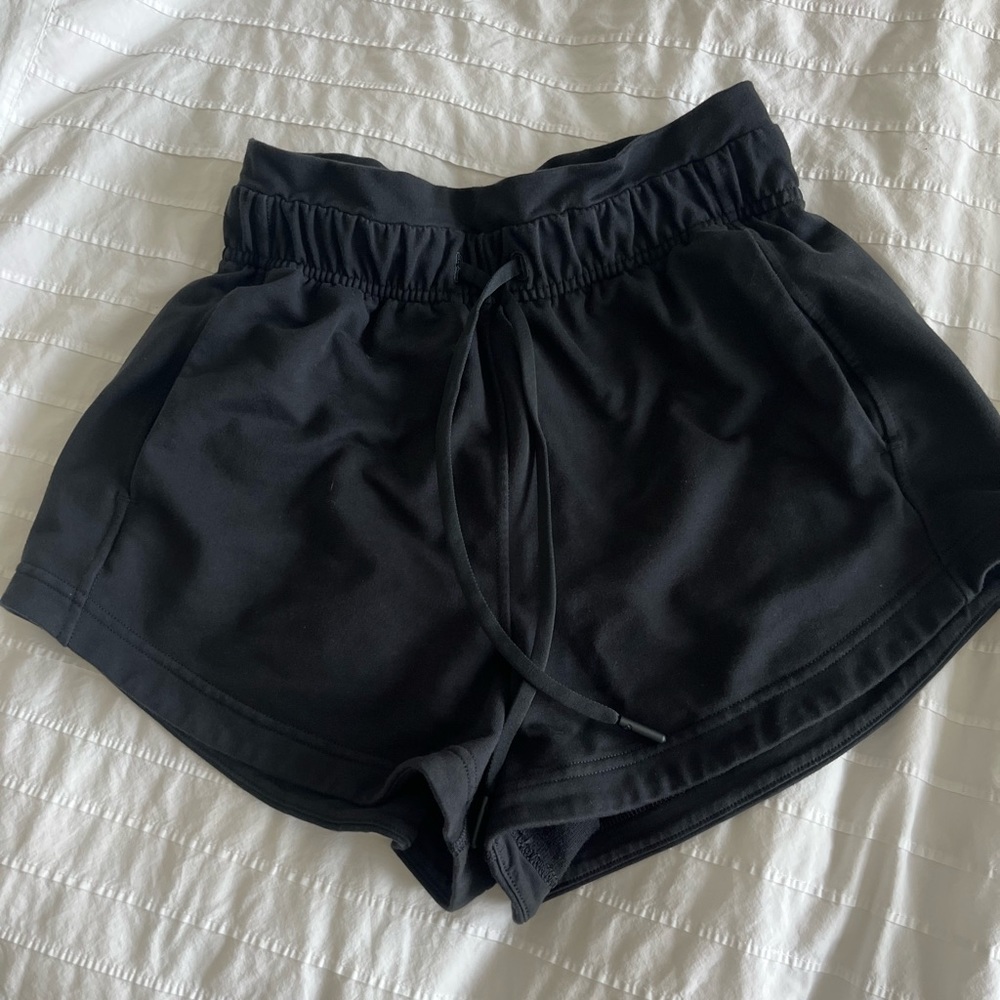 Lululemon High-rise Inner Glow Short 3”